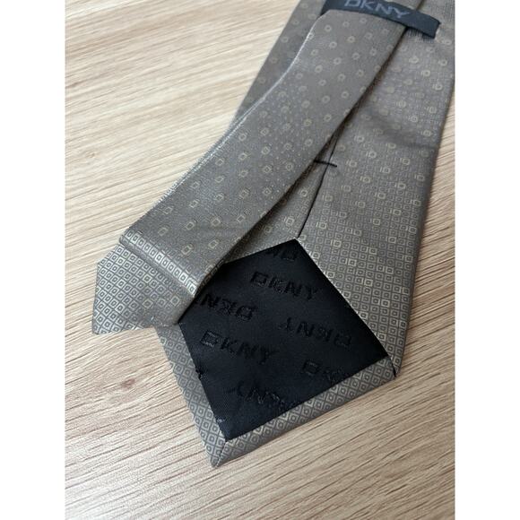 DKNY Brown Geometric Design 100% Silk Designer Tie - Picture 6 of 6